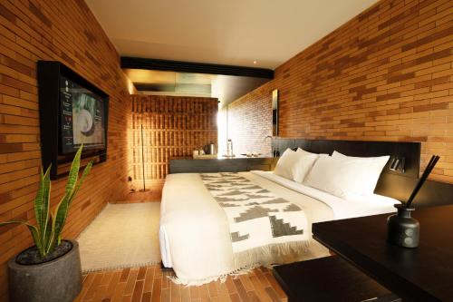 Titik Dua Room Type - Signature Aksen  Double  Room with Balcony 