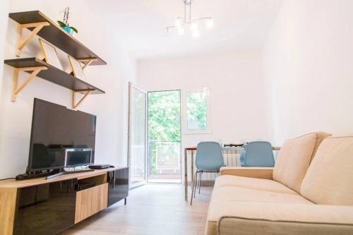 Céntrico apartamento bien ubicado para 5 (3 Hab) con garaje - Apartment - Alcobendas