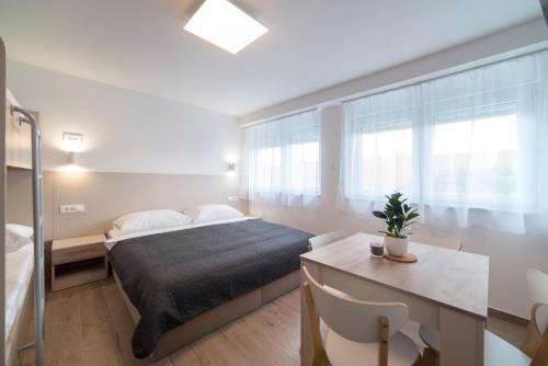 Apartments Pamer, 4th floor, no elevator, Zagreb