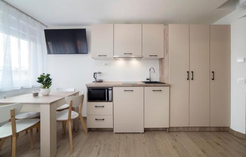Pamer Apartments Zagreb - Group-Friendly Studios for 4 5