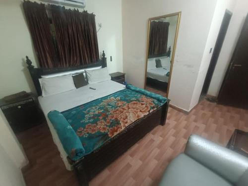 Lahore City Hotel - image 12