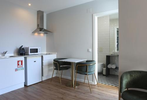 Superior Double Room with Balcony and Kitchenette image 10