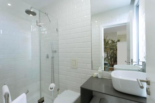 Superior Double Room with Balcony and Kitchenette image 9