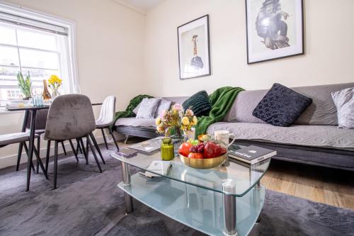 Cosy 2-Bedroom Apartment in Mayfair 8CB - 4th floor no elevator - image 8