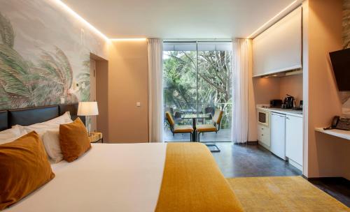 Superior Double Room with Balcony and Kitchenette image 6
