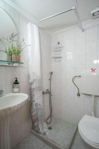 A3 - Tzitzifo Apartment 3