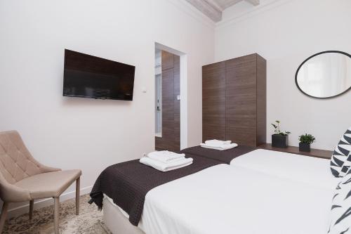 Onyx Oasis - 1BR with AC & Balcony - Main Station