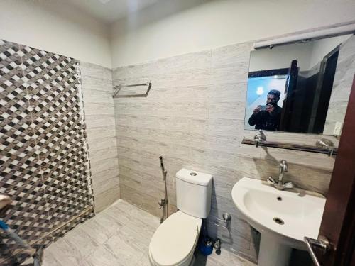 Luxe and Family-friendly 2BHK - image 8