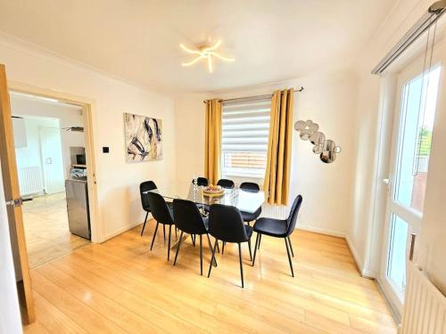 Kitchen, 3 Bed House with 6 Beds by Sensational Stay in Corstorphine