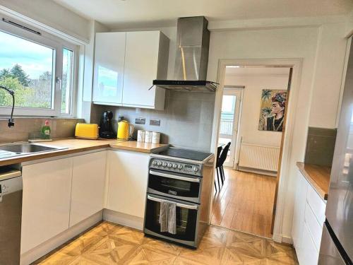 Kitchen, 3 Bed House with 6 Beds by Sensational Stay in Corstorphine