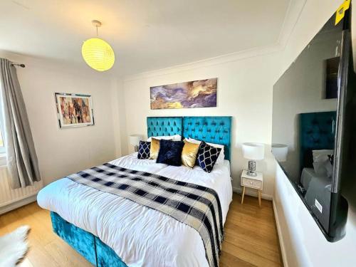 3 Bed House with 6 Beds by Sensational Stay - image 10