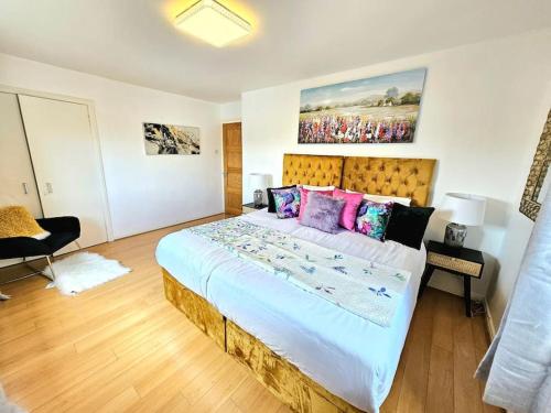 3 Bed House with 6 Beds by Sensational Stay - image 6