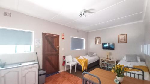 Koo Karoo Guest Lodge and Self Catering