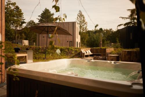 อ่างแช่น้ำร้อน, Dutchen Zeegser Duinen Villalodges in ซีกซ์