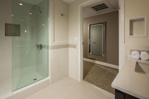 Aventura Hotel Room Type - Queen Room - Disability Access