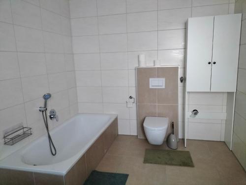 Bathroom, Ferienhaus/Bungalow Monheimer Alb barrierefrei in Monheim