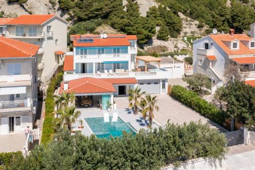 New Luxury Beach Villa