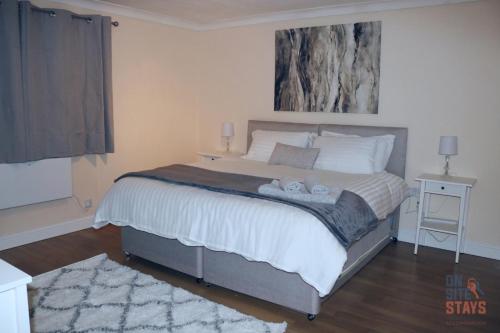 On Site Stays - Cosy ground floor 2 bed with Wifi and lots of Parking