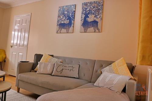 On Site Stays - Cosy ground floor 2 bed with Wifi and lots of Parking