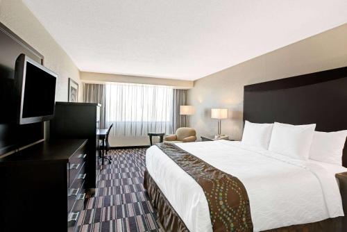 Ramada Plaza by Wyndham Charlotte South End Airport in Charlotte, USA