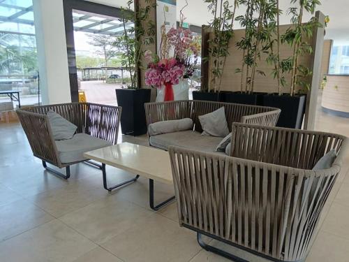 Railway Stylish Homestay (3BR3B) 6 Pax #Cowidea near Jalan Idaman 2/5, Taman Perindustrian Senai, Senai, Johor