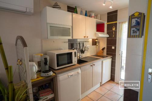 Kitchen, Vias-plage - Maison climatisee a 450m de la mer near Le Saint Pierre
