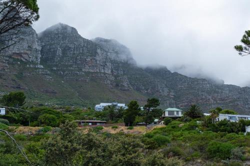 Camps Bay Family Haven l Mountain Views - image 6