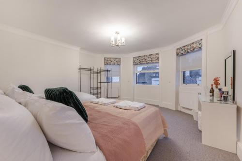 Modern London Luxury 3Bed 3Bathroom Retreat 6HS - main image
