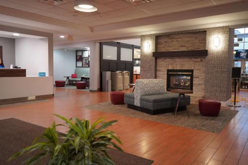 Hampton Inn & Suites Chicago/Aurora - image 6