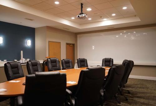 Hampton Inn & Suites Chicago/Aurora - image 10