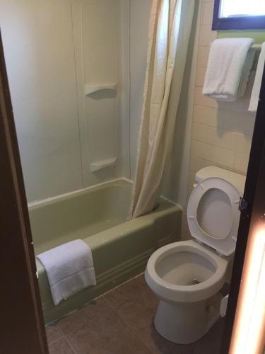 Statesman Inn – Terre Haute, IN