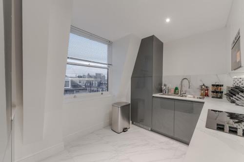 City Chic 3 Bedroom 2 Bathroom Luxury Living 7HS - image 9