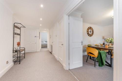 City Chic 3 Bedroom 2 Bathroom Luxury Living 7HS - image 11