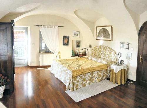 2 bedrooms apartement with enclosed garden at Carru
