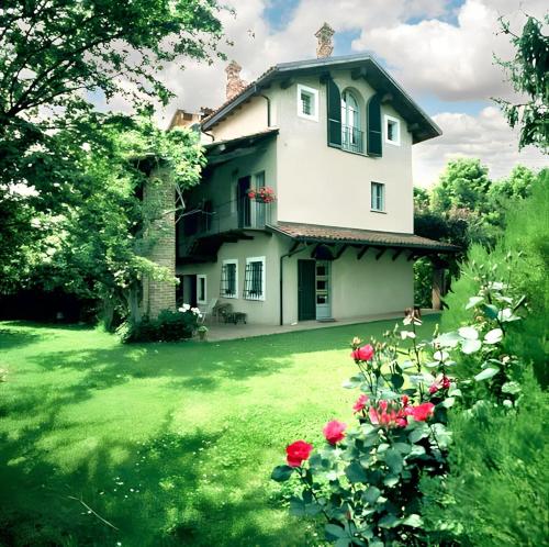 . Modern apartment with garden in Carrù, 70 sqm, private parking