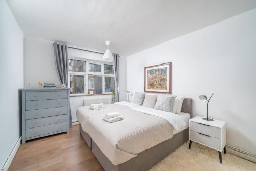 Chic and Stylish flat In London - sleeps 5