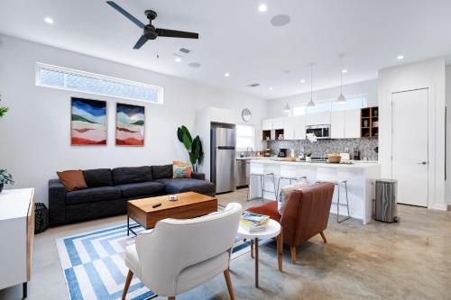 Modern Sa Home Nr Dt River Walk Alamo Wifi in San Antonio, USA