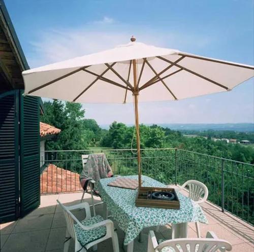  Modern apartment with garden in Carrù, 70 sqm, private parking in Carrù