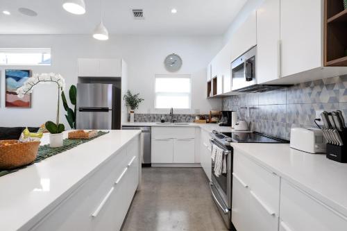 Modern Sa Home Nr Dt River Walk Alamo Wifi in San Antonio, USA