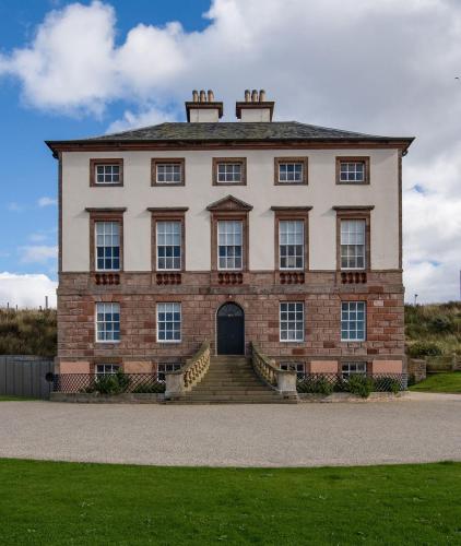 Exterior view, Gunsgreen Apartment- LARGE two floor apartment!! Sleeps up to 11 people, First floor available separ in Eyemouth