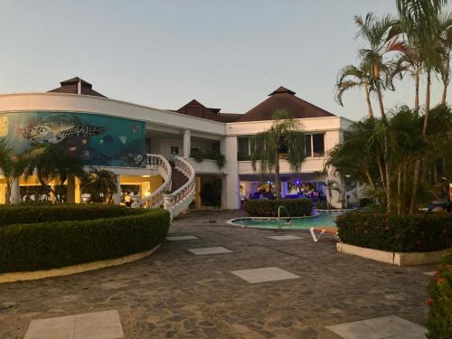 Hotel y villas palma Real . in Salitran
