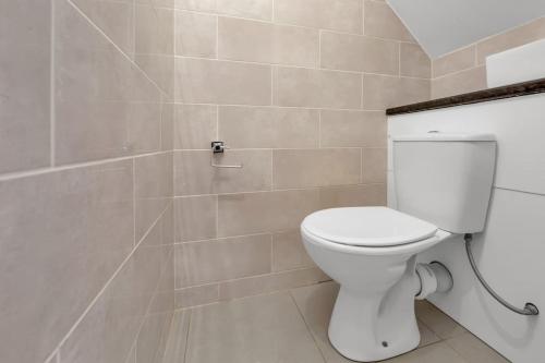 Central Reading - 3 bed apartment, Рединг (фото 7)