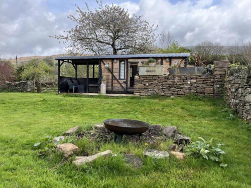 1 Bed converted Railway Wagon near Crickhowell