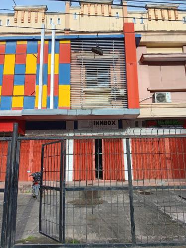 Vue extérieure, Innbox Hostel in Sorong