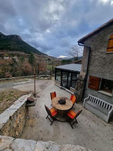 La Mordorée, maison ancienne jacuzzi