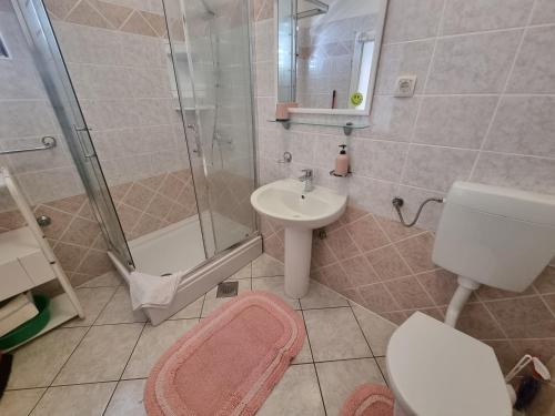 LJUBO M Apartment on great location 10 m from the beach - image 2