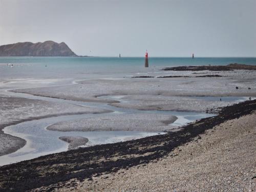 La maison du Lenn face à la mer