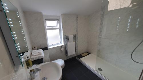 Alton House Hotel - image 4
