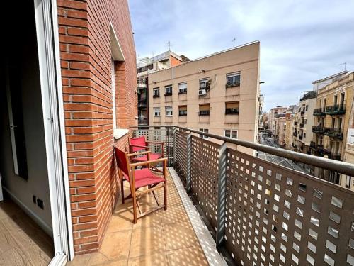 House with terrace connected with Downtown&Airport