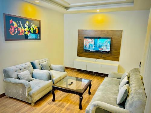 Luxe and Family-friendly 2BHK - image 3